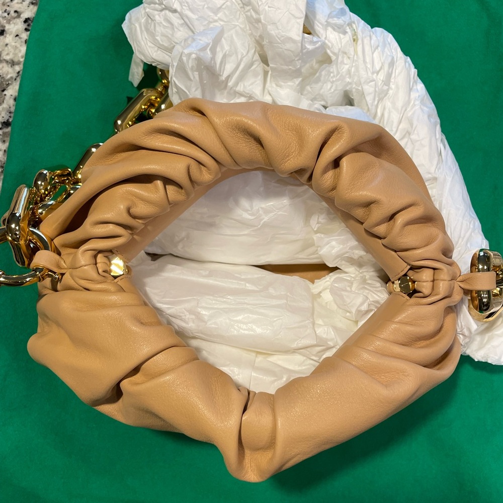 AUTHENTIC & BRAND NEW CHAIN BOTTEGA BAG - Picture 6 of 9